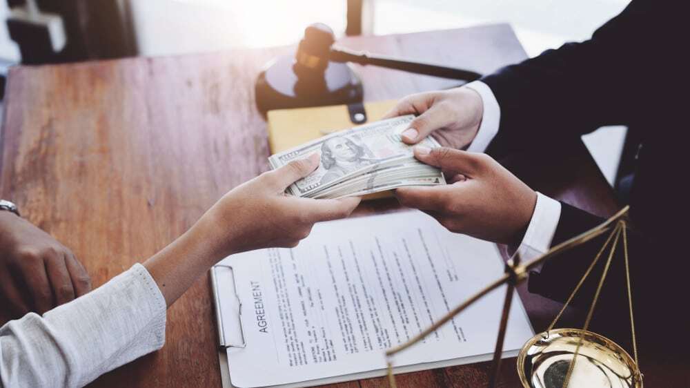 横領疑いを会社が調査・証拠収集するには？従業員の業務上横領の調査プロセスや対応を解説のサムネイル